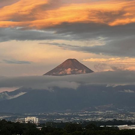 Amazing Aircrafts Views In Front Of Airport Lägenhet Guatemala City Exteriör bild