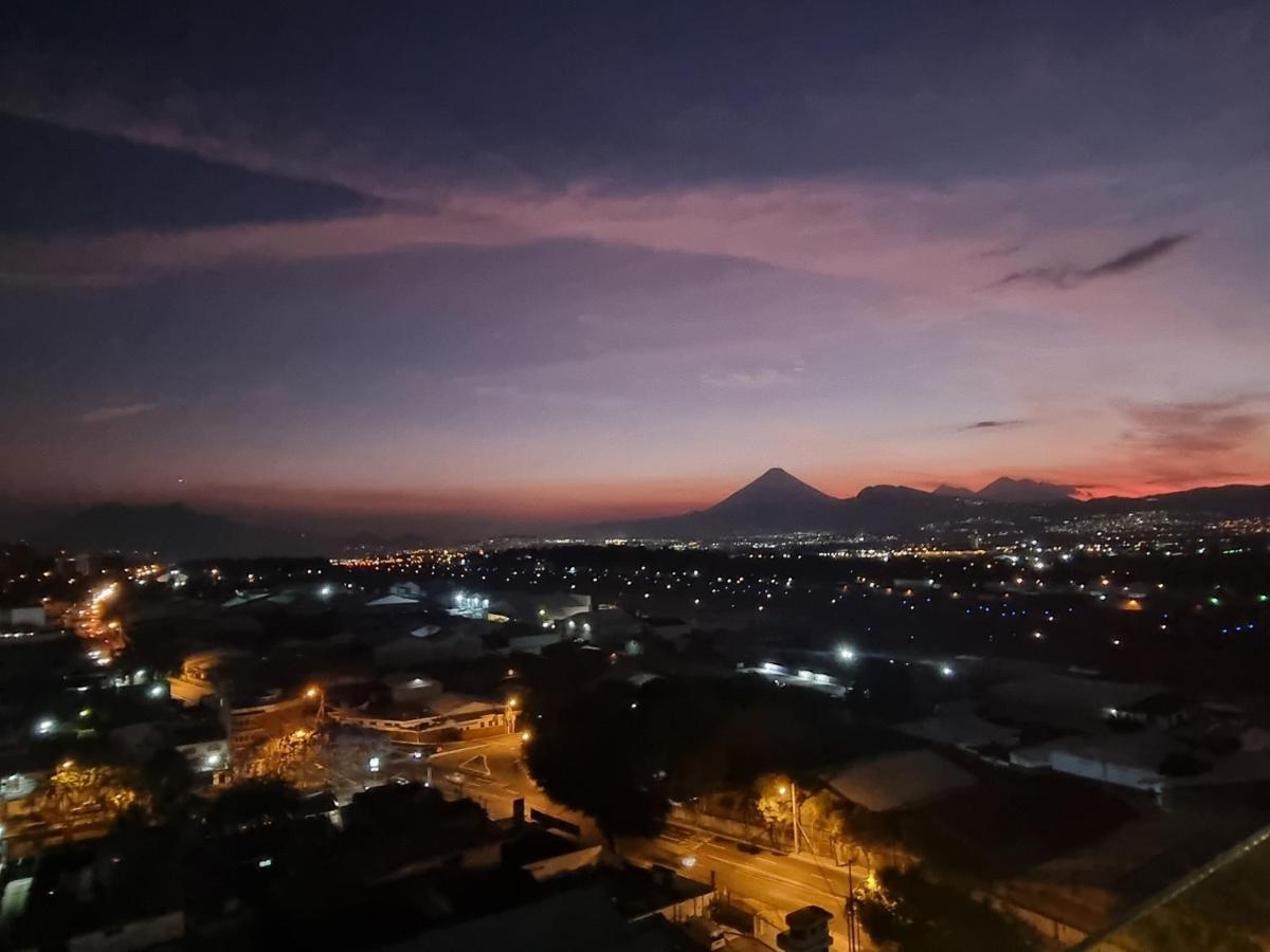 Amazing Aircrafts Views In Front Of Airport Lägenhet Guatemala City Exteriör bild